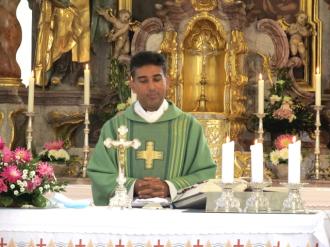 Pater Georg beim Vorstellungsgottesdienst