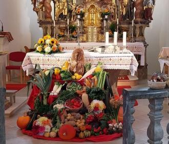 Der Erntealtar im Jubiläumsjahr (Foto: J. Bauer)