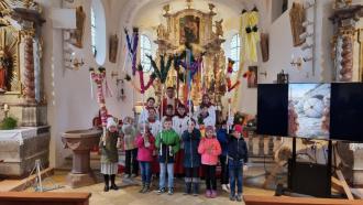 Die Kinder hatten tolle Palmgerten mitgebracht